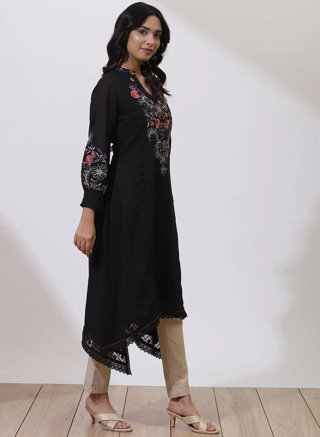 Black Kurta With Intricate Embroidery