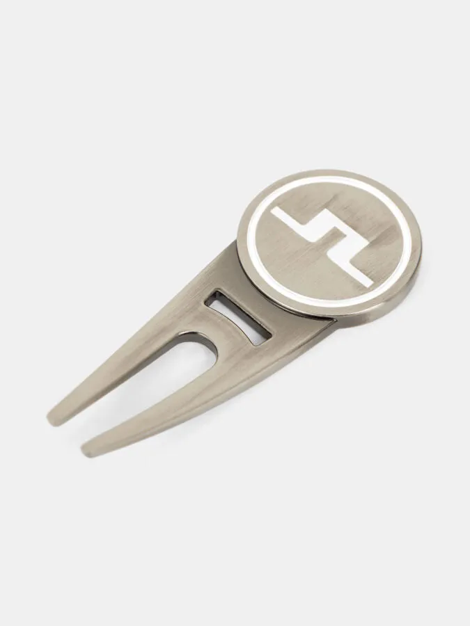 Divot Tool