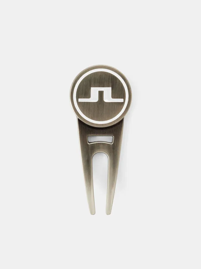 Divot Tool