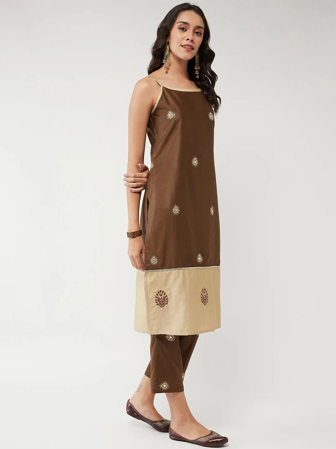 Fusion Embroidered Sleeveless Color-Blocked Kurta