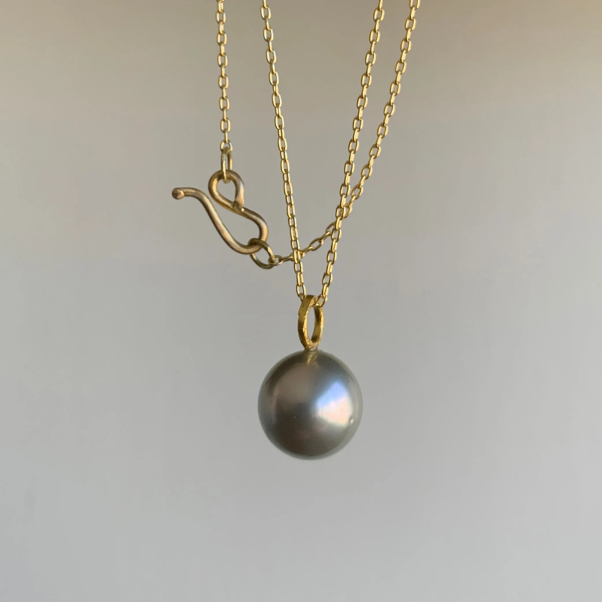 Round Grey Tahitian Pearl Pendant